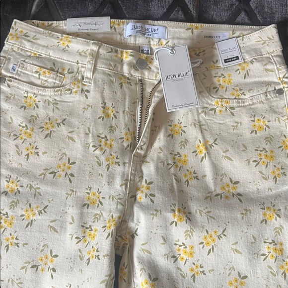 Judy Blue Women's Yellow Floral Cream Jeans - Picture 3 of 8